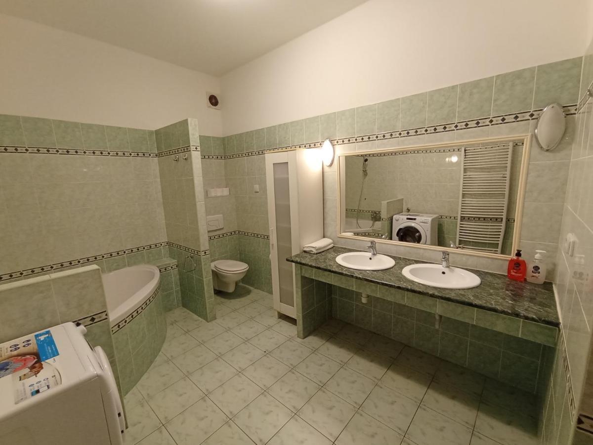 Apartments Captain Flint Prague Extérieur photo